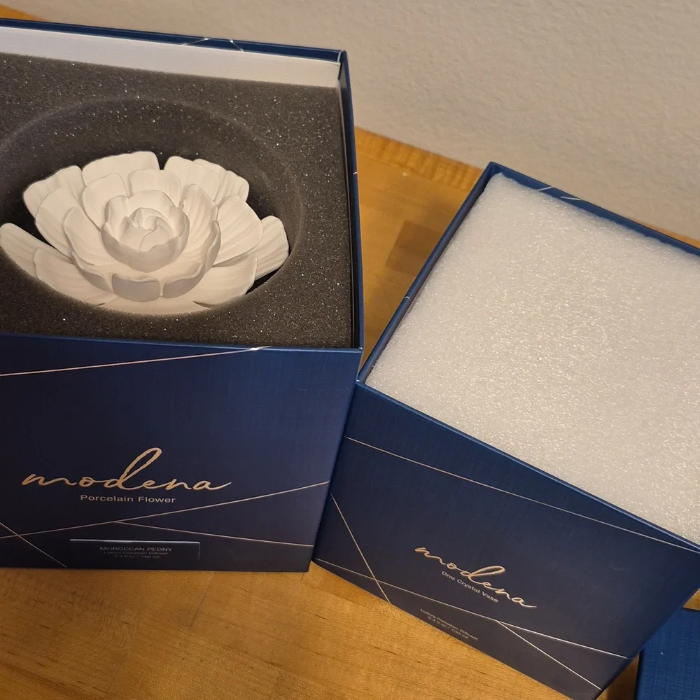 Modena Porcelain Flower Glass Luxury Diffuser 3.4 Fl Oz